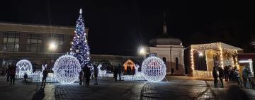 Символ нескореності і віри в ЗСУ: в Кілії народним голосуванням вирішили долю головної ялинки громади